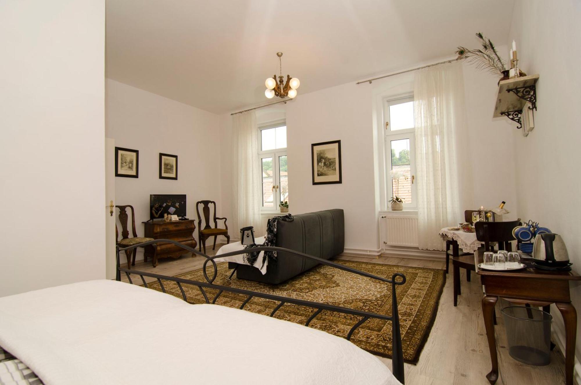 Trubarjev Art Boutique Hotel Lasko Phòng bức ảnh