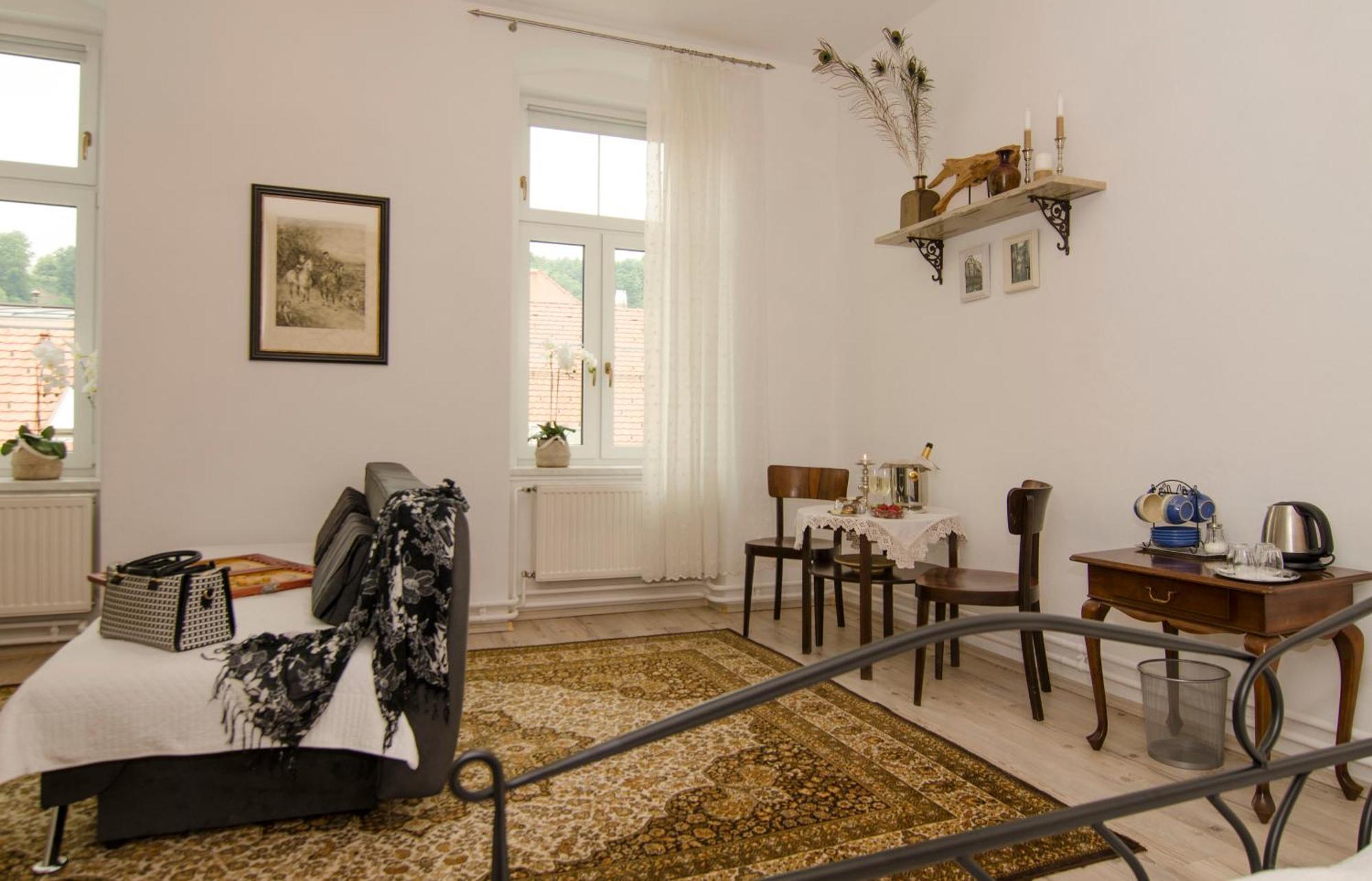 Trubarjev Art Boutique Hotel Lasko Phòng bức ảnh