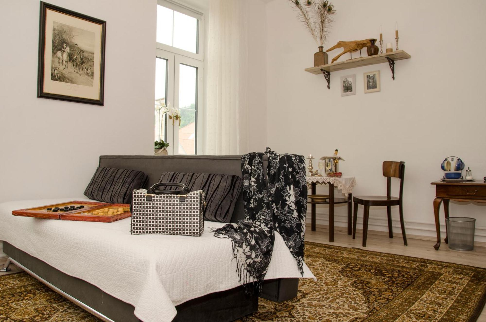 Trubarjev Art Boutique Hotel Lasko Phòng bức ảnh